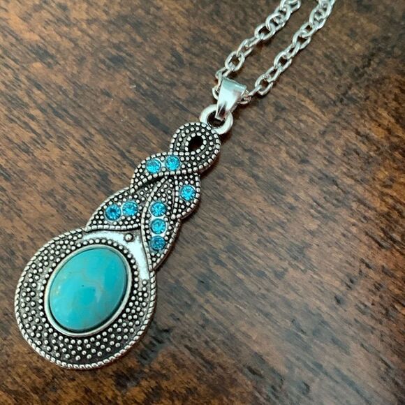 The Mavi Turquoise Blue Pendant Necklace in Silver Tone - Picture 7 of 10